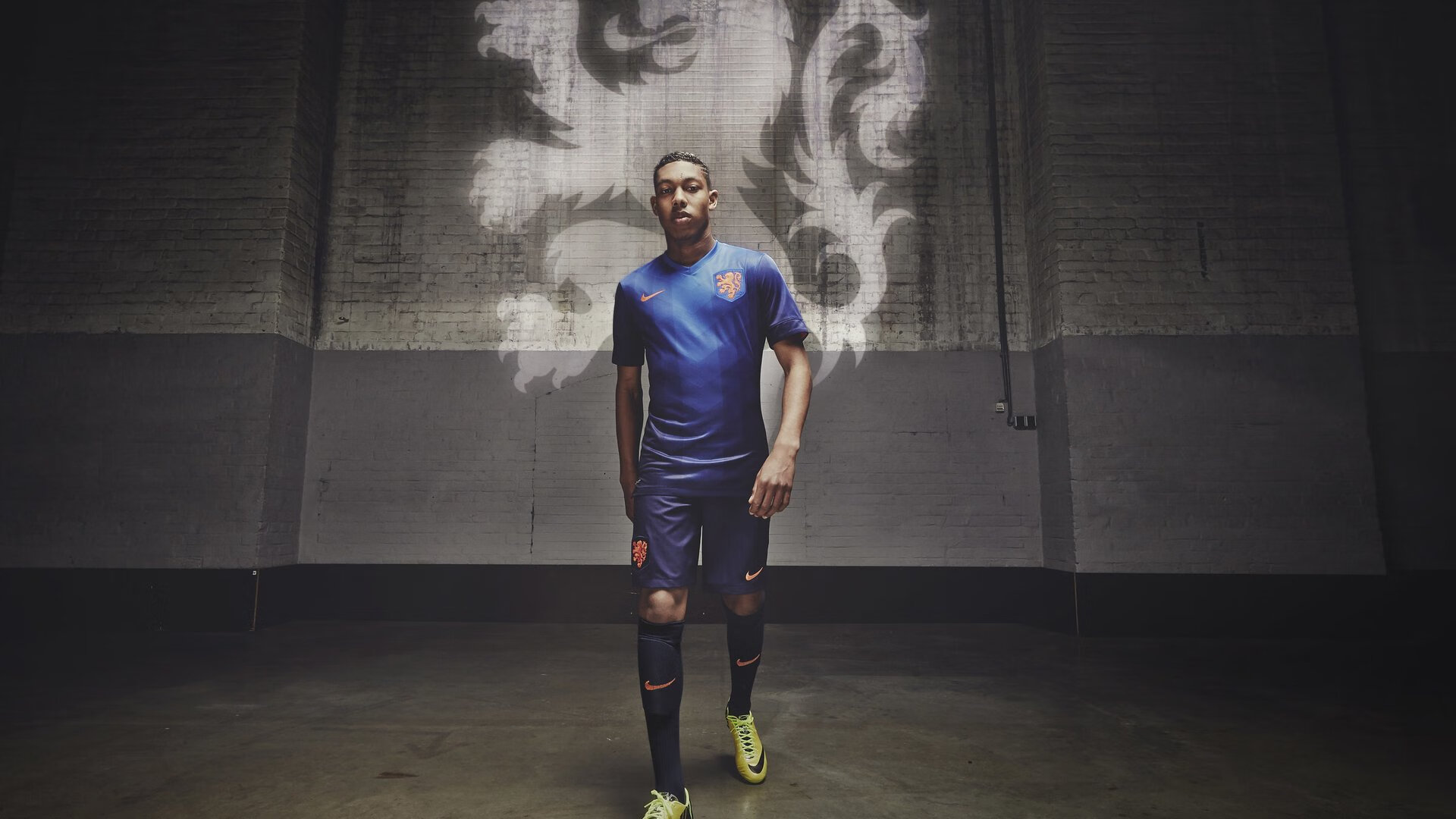 叶夫根尼娅·奇库诺娃跳水动作细腻完美，叶夫根尼·库勒什